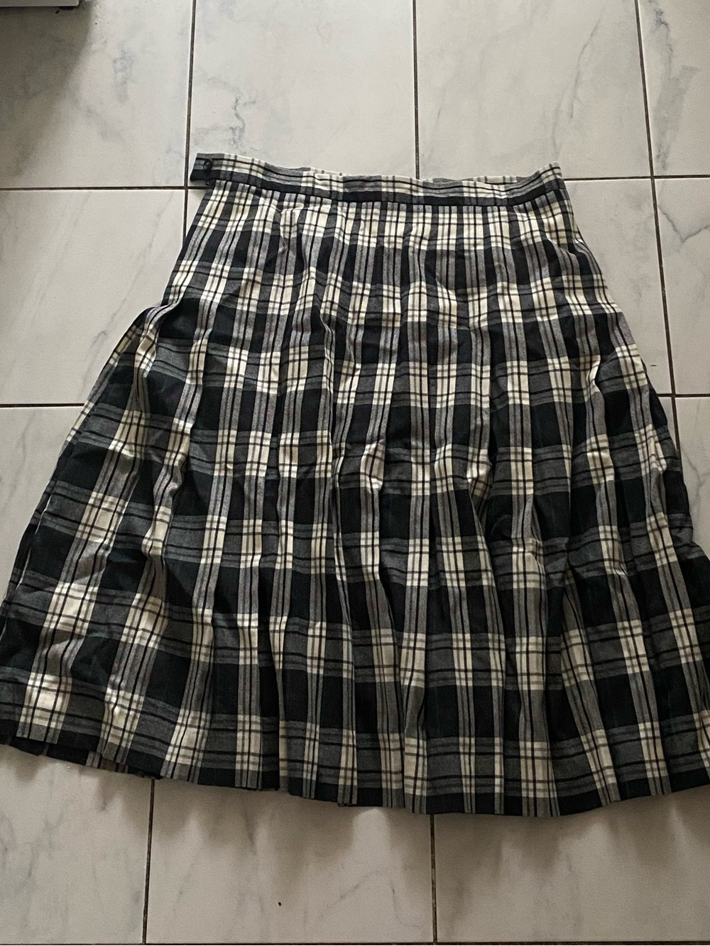 L.L. Bean classic preppy Black & White Plaid Pleated midi Skirt